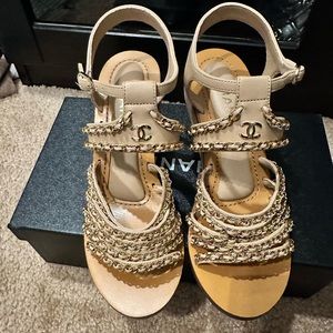 Authentic Chanel chain link wedge. Size 37.